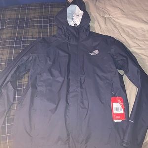 Mens size large north face raincoat.